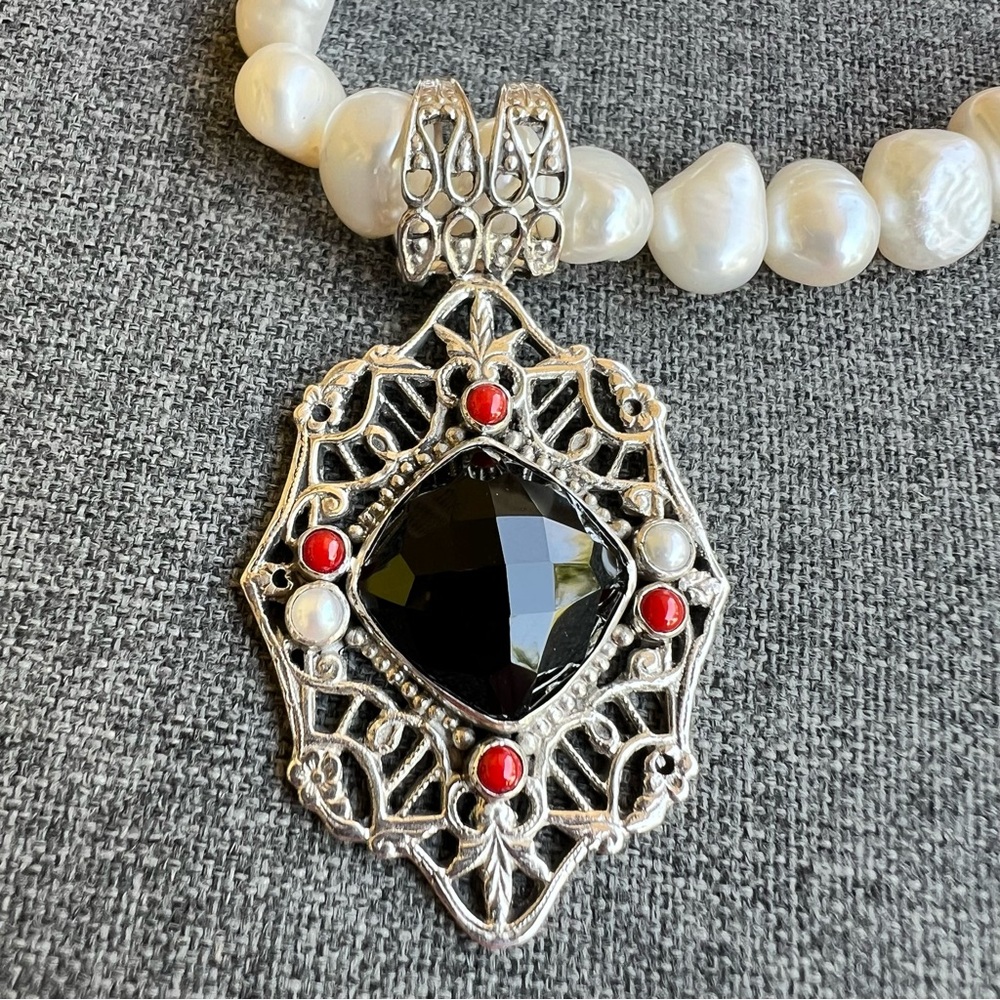 Mars And Valentine Echo Of The Dreamer Pearl Necklace With Silver Garnet Pendant - Picture 2 of 5